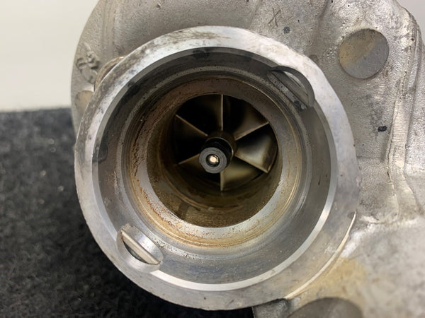 Porsche Macan 3.6 MCTLA Turbo Rechts