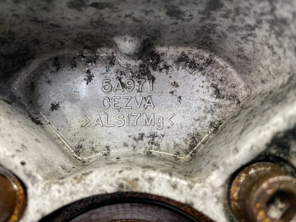 Aston Martin V8 Vantage Wielnaaf Links Achter