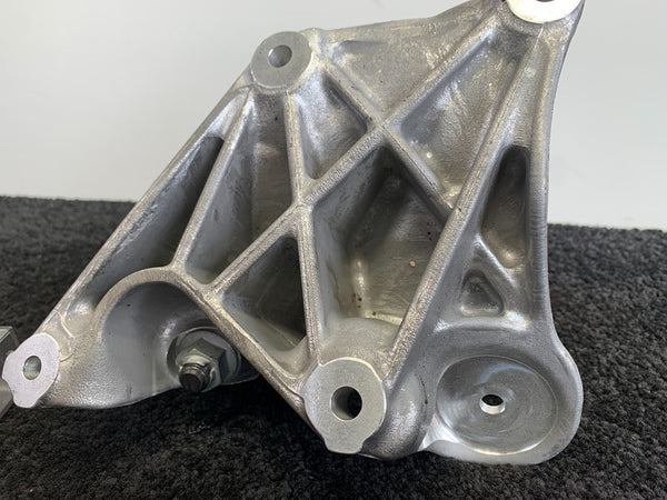 Mercedes Benz E63 AMG (W213) 177.980 Motorsteun