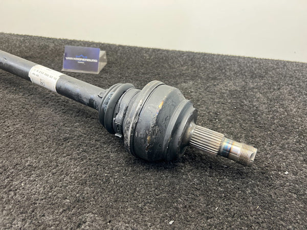 Mercedes Benz E300d (W213) Aandrijfas Links Achter 5KM!