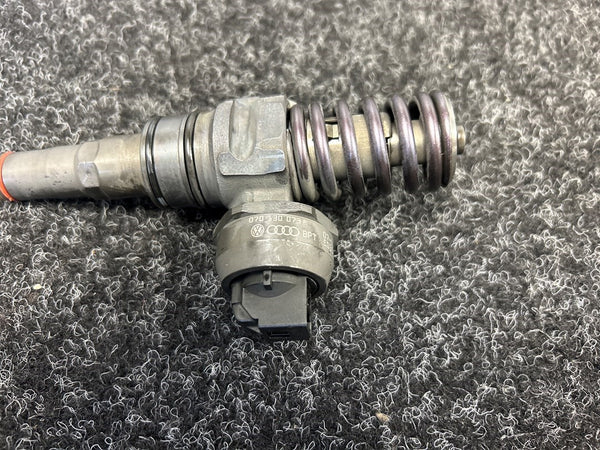 Volkswagen Transporter T5 2.5 TDI AXD Fuel Injector 070130073R
