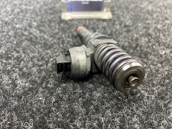 Volkswagen Transporter T5 2.5 TDI AXD Fuel Injector 070130073R