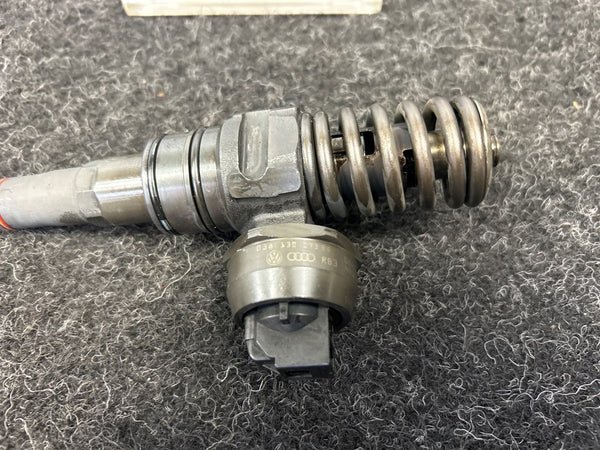 Volkswagen Touran (1T1/T2) 2.0 TDI Pompverstuiver 038130073BQ