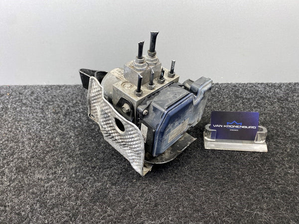 Mercedes Benz GL 63 AMG 157.982 ABS pump A1664314012