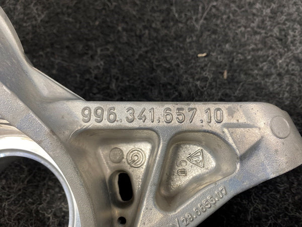 Porsche 911 (996) Fusee Rechts-Achter OEM NIEUW! 99634165710