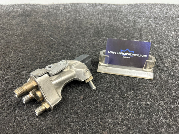 Mercedes Benz E-350 (W212) 272.980 Fuel Distributor / Pressure Sensor A2720701695 / A2720780189
