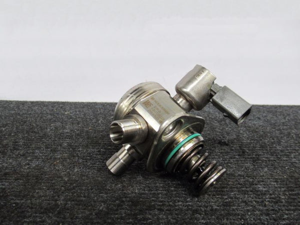 Mercedes V8 M278 AMG Brandstofpomp