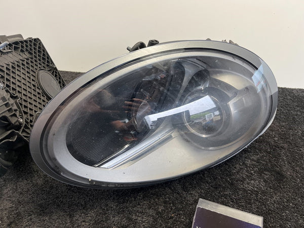 Porsche Carrera 991 (991.2) Scheinwerfer Brandschaden
