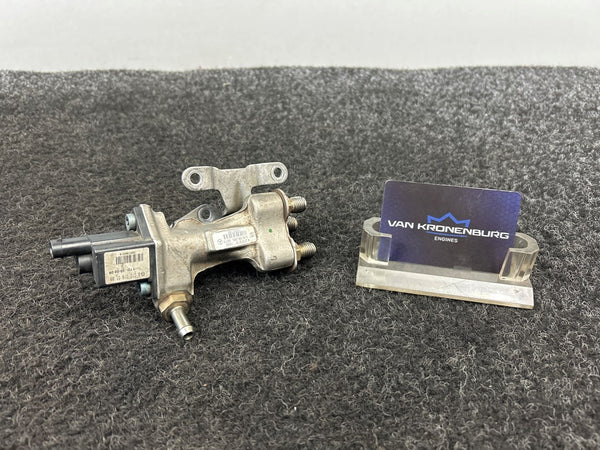 Mercedes Benz E-350 (W212) 272.980 Fuel Distributor / Pressure Sensor A2720701695 / A2720780189