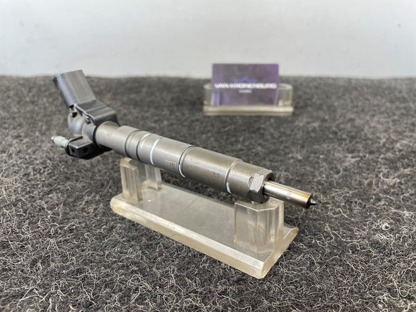 Mercedes Benz E S Vito Sprinter OM642 Diesel Injector 1KM! A6420701187